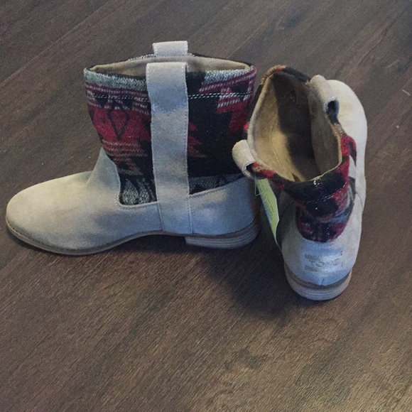 NWT Toms booties, desert taupe suede/wool, 8.5 - Picture 4 of 7